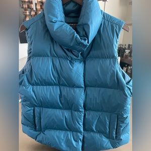 Never worn Size 1x Teal ATHLETA Women’s Downtown Gilet Puffer Vest